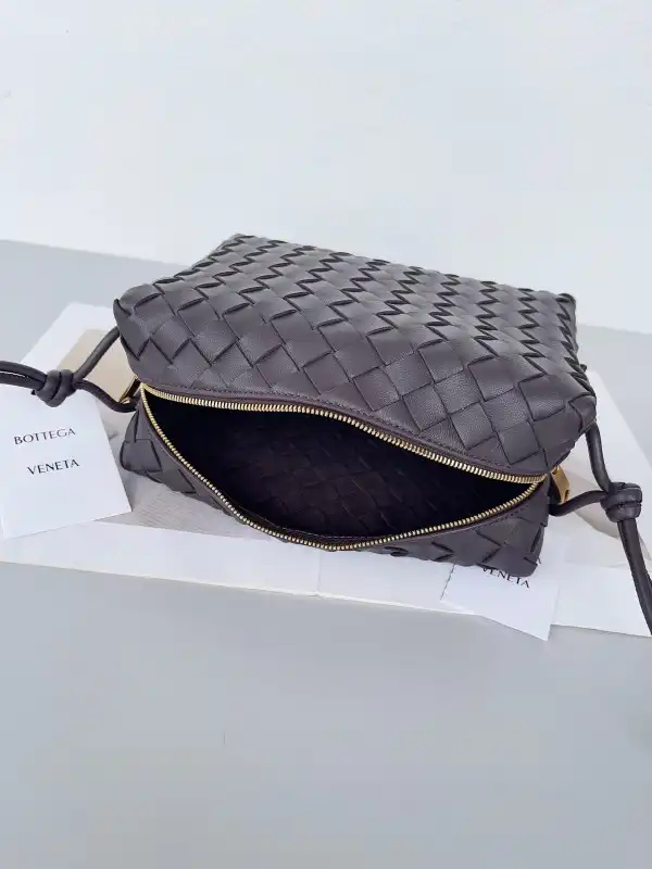 Rep ladies REP BOTTEGA VENETA Small Loop Camera Bag 0206